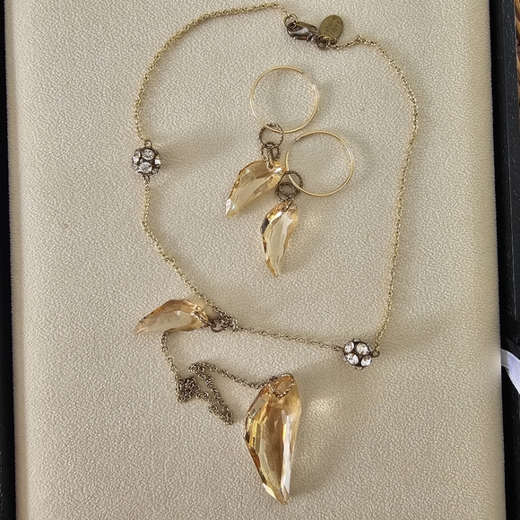 Swarovski elements necklace and earrings set - Picture 8 of 11